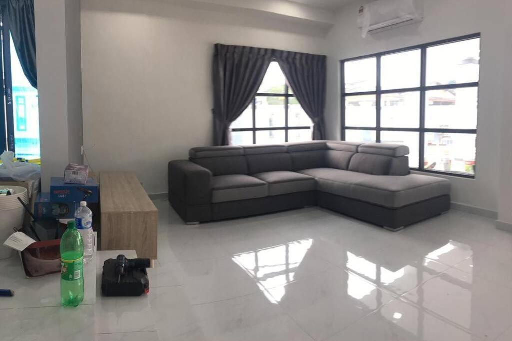 22Pax :Taman Pelangi Party House Nearby Midvelly Βίλα Τζόχορ Μπάχρου Εξωτερικό φωτογραφία