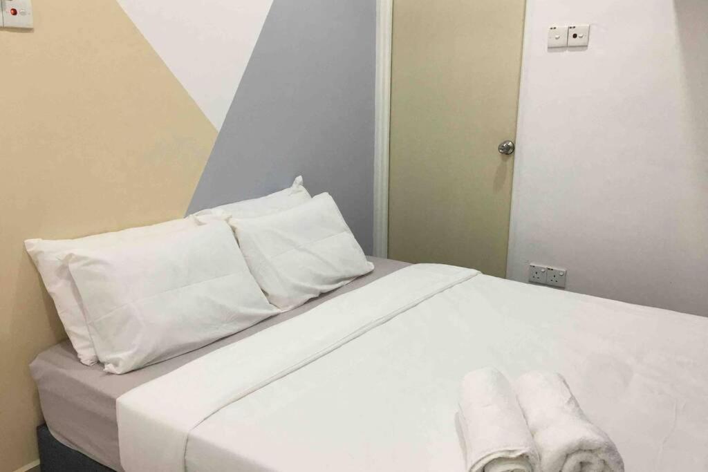 22Pax :Taman Pelangi Party House Nearby Midvelly Βίλα Τζόχορ Μπάχρου Εξωτερικό φωτογραφία