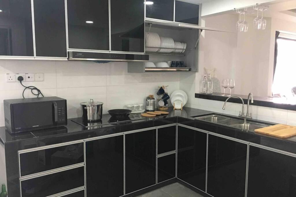 22Pax :Taman Pelangi Party House Nearby Midvelly Βίλα Τζόχορ Μπάχρου Εξωτερικό φωτογραφία