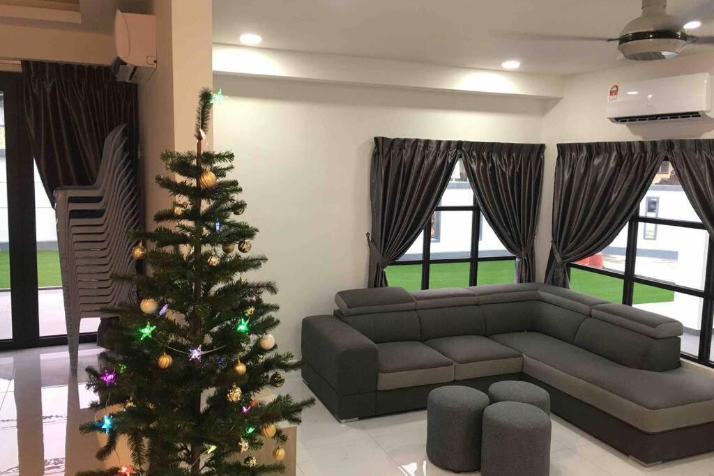 22Pax :Taman Pelangi Party House Nearby Midvelly Βίλα Τζόχορ Μπάχρου Εξωτερικό φωτογραφία