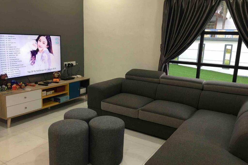 22Pax :Taman Pelangi Party House Nearby Midvelly Βίλα Τζόχορ Μπάχρου Εξωτερικό φωτογραφία